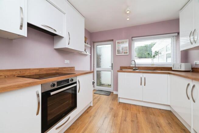 3 bed Terraced for sale Image 5