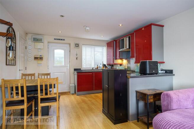 3 bed Town House for sale Image 5