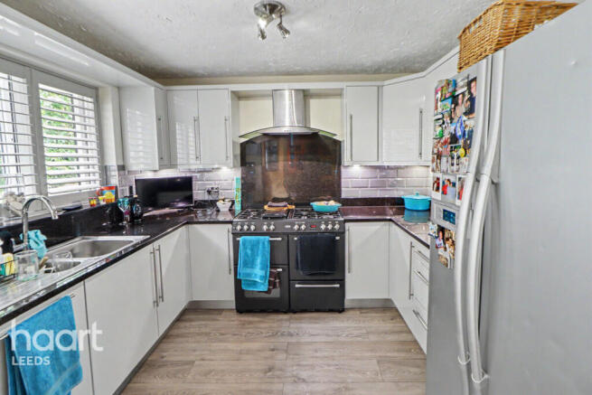 4 bed Detached for sale Image 7