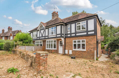 Woodside Road, Chiddingfold, Godalming, Surrey, GU8