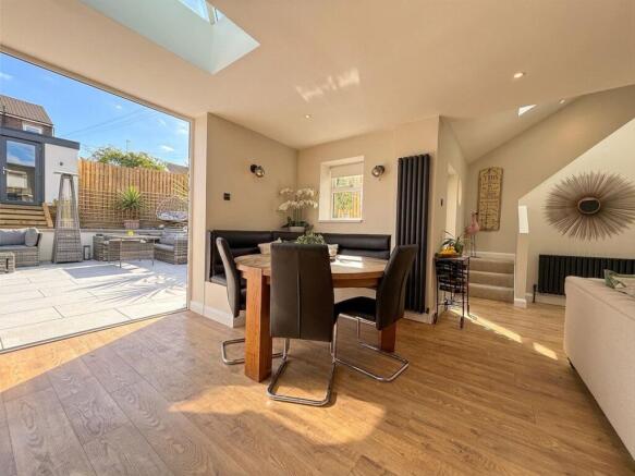 4 bed Semi-Detached Bungalow for sale Image 10