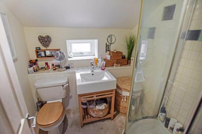 En-suite Showe...
