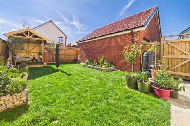 Periwinkle Gardens, Desborough, Kettering, Northamptonshire, NN14 photo 2