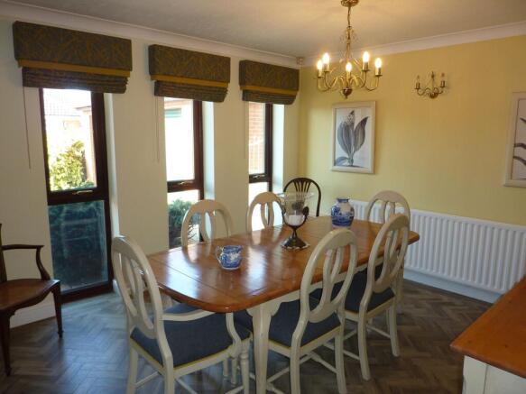 Beckhythe Close, Grimsby, DN33 photo 3