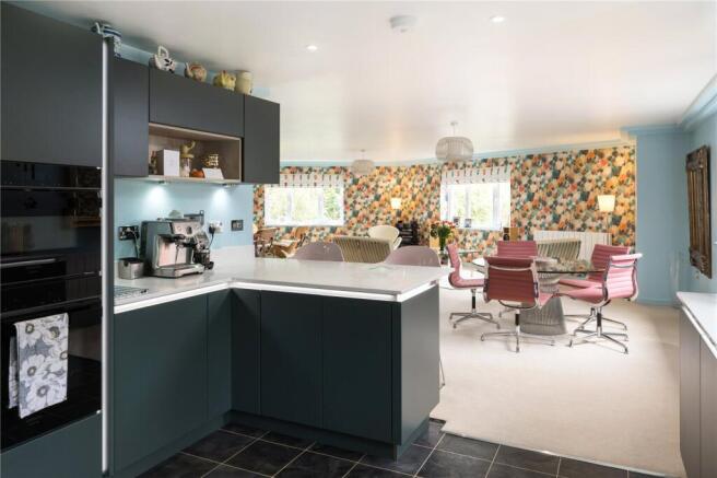 2 bed Apartment for sale Image 6