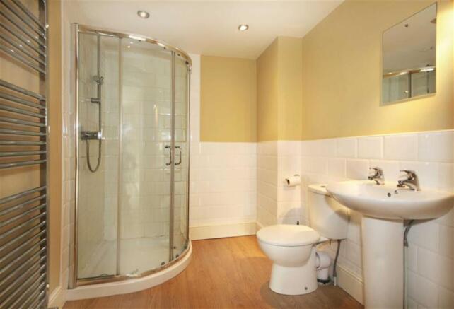 EN-SUITE SHOWER ROOM