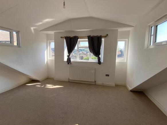 4 bed Terraced to rent Image 12