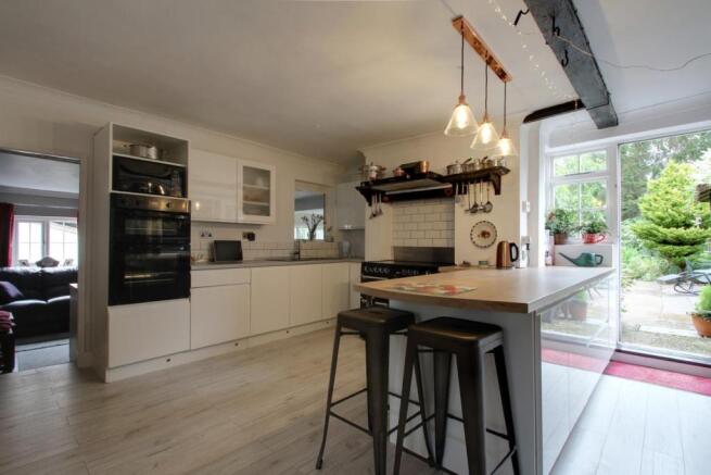 KITCHEN/ BREAKFAST ROOM