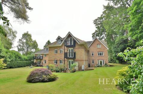 West Moors Road, Ferndown, BH22