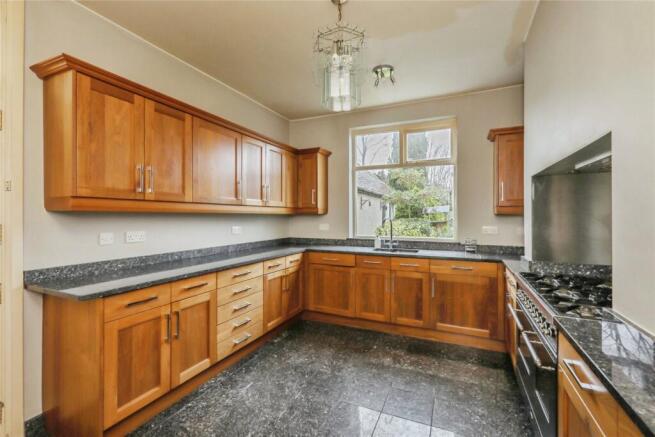 4 bed Semi-Detached for sale Image 4