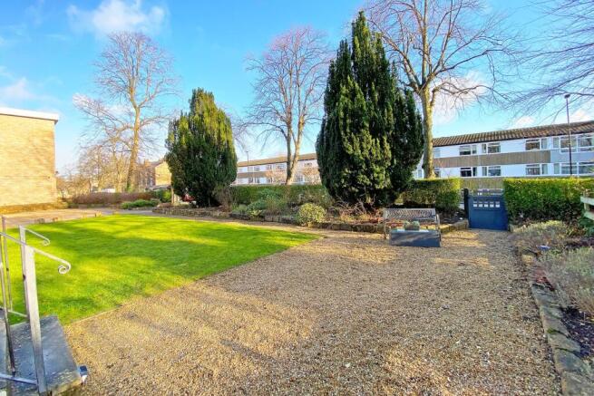 2 bed Flat for sale Image 5