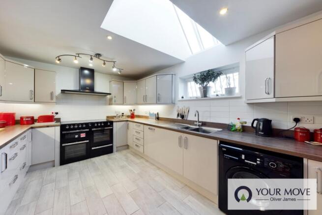 Modern Kitchen / Bre