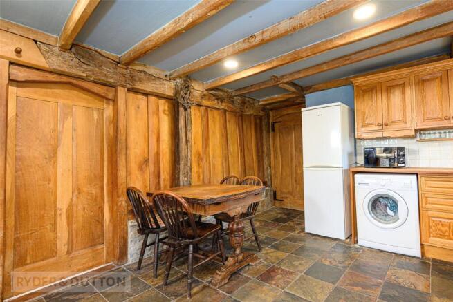 5 bed Detached for sale Image 9