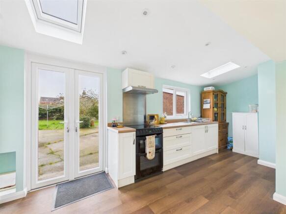 Kitchen/ Dining Room