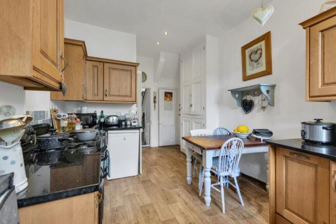 5 bed Town House for sale Image 7