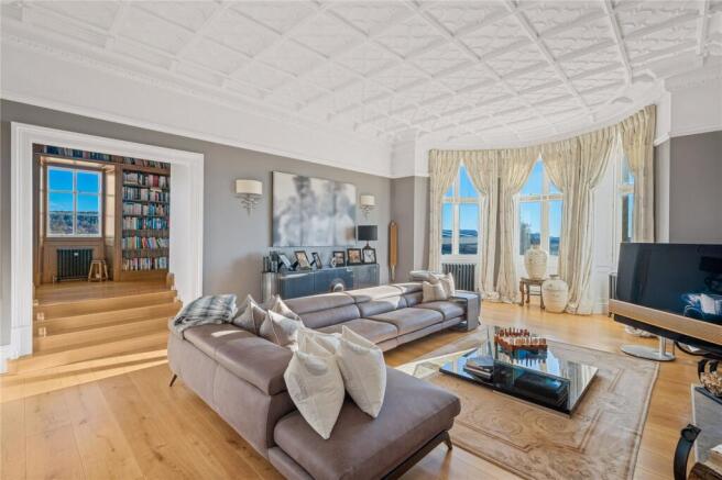 8 bed Detached for sale Image 7