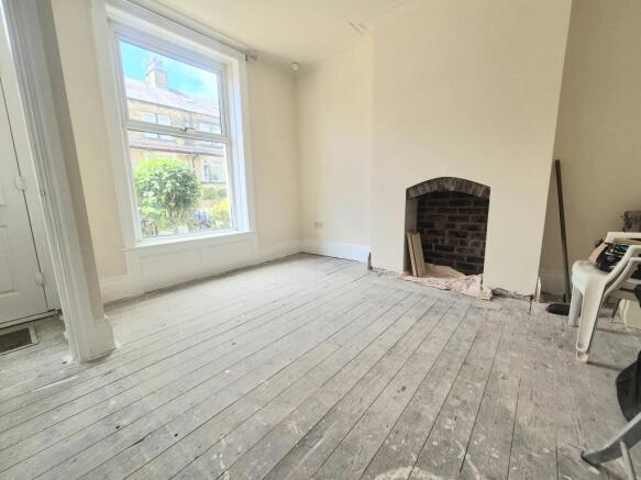 2 bed Terraced to rent Image 5