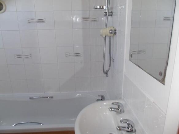 4 bed House Share to rent Image 12
