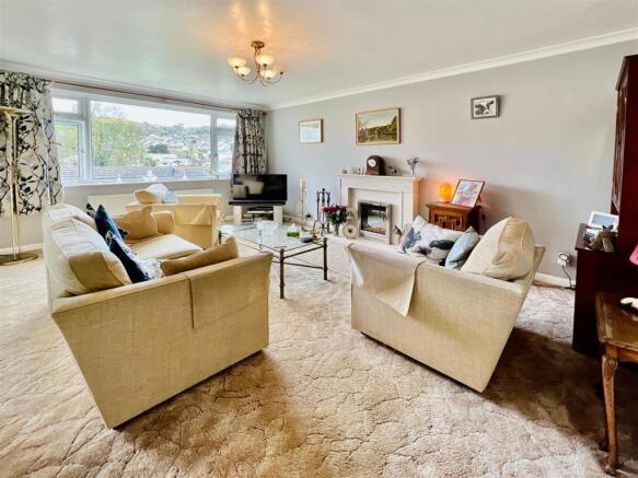 7 Laywell Close 2.JPG