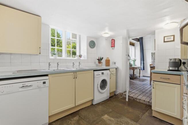 5 bed Farm House for sale Image 11