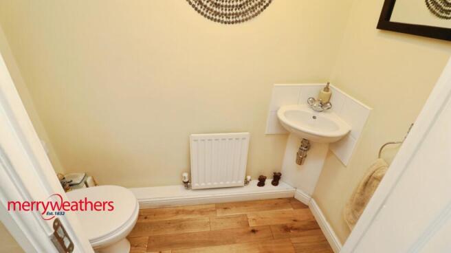 4 bed Detached for sale Image 9