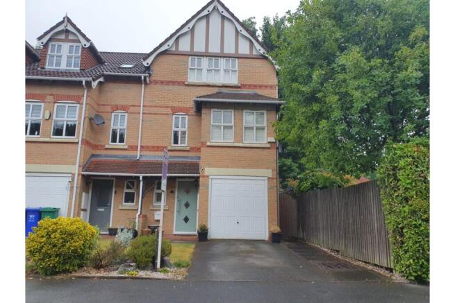 4-bed terraced on Dunmaston Avenue, Altrincham, WA15, £415,000