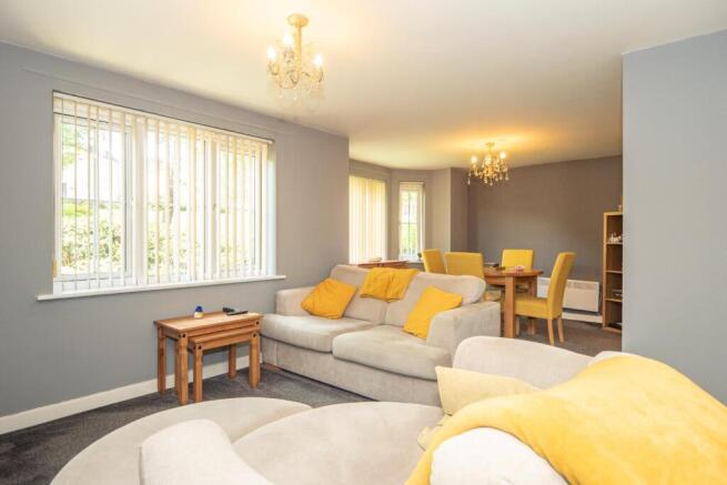 2 bed Flat for sale Image 3