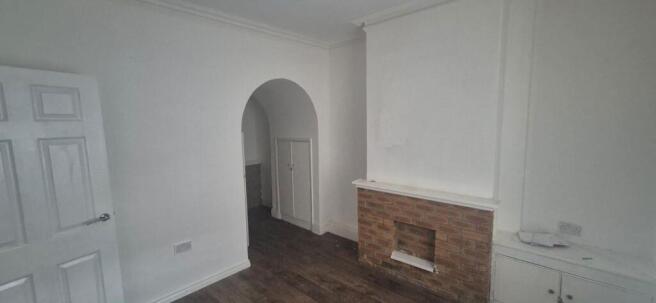 2 bed Terraced to rent Image 4