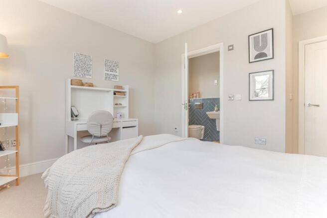 4 bed Detached for sale Image 10