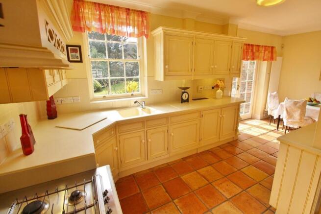 Kitchen 2.JPG