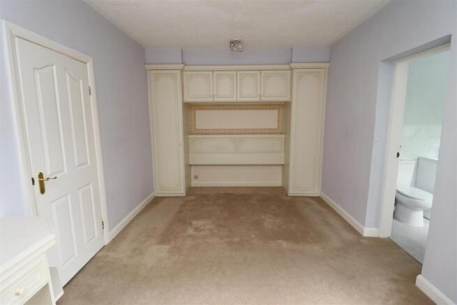 4 bed Detached for sale Image 11