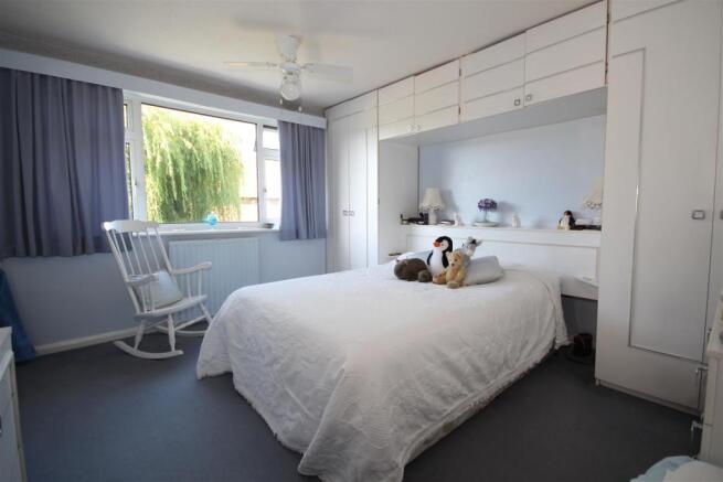 bedroom 1.JPG