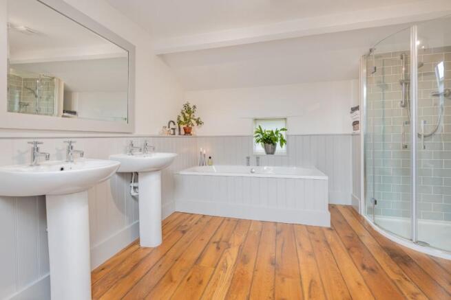 Master ensuite