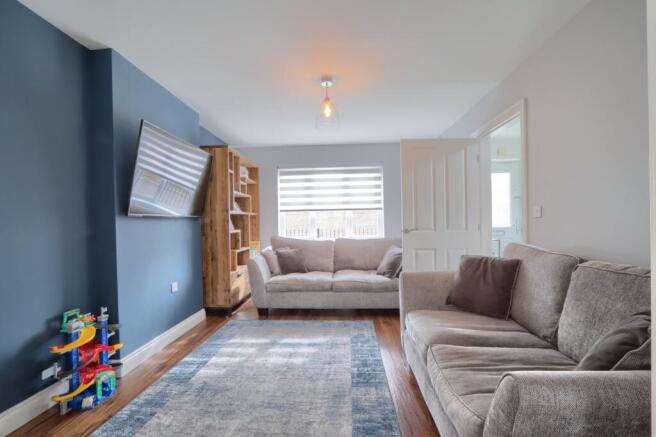 3 bed Semi-Detached for sale Image 4