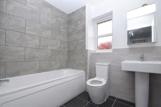 3 bed Semi-Detached to rent Image 9