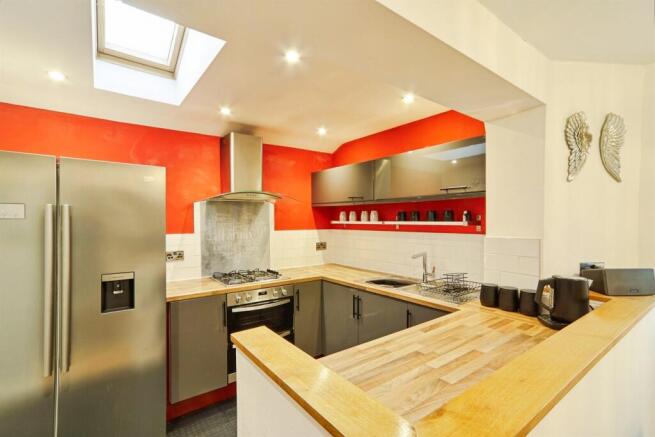 3 bed Semi-Detached for sale Image 4