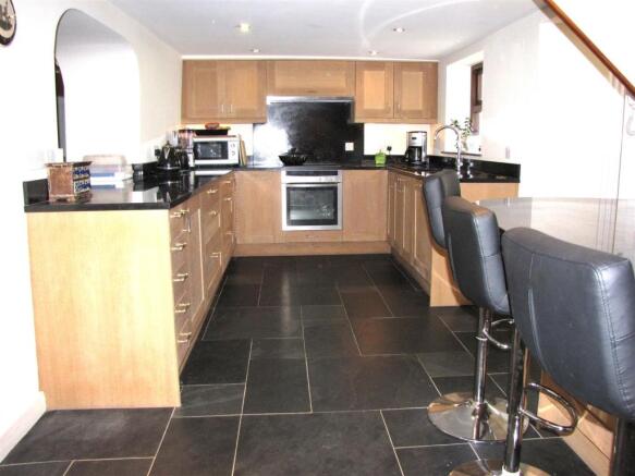 KITCHEN/BREAKFAST RO