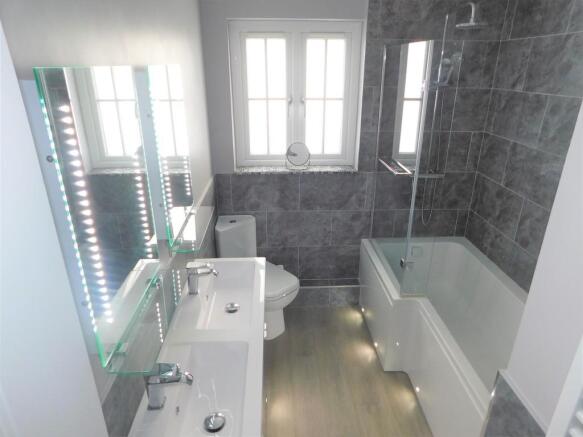 FAMILY BATHROOM