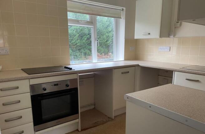 17 The Mead, Liphook, Hampshire, GU30 7AU photo 4