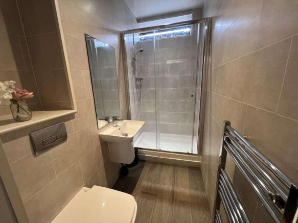 2 bed Flat to rent Image 11