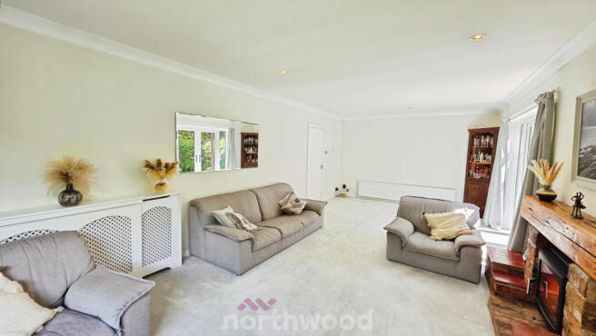 5 bed Detached for sale Image 6