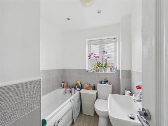 4 bed Detached for sale Image 11