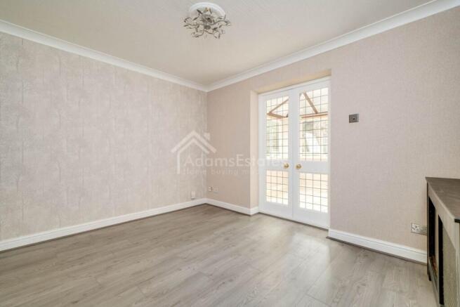 4 bed Detached for sale Image 5