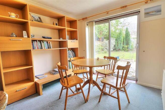 Sitting/Dining Room: