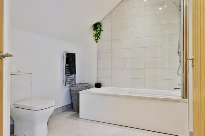 3 bed Apartment for sale Image 8