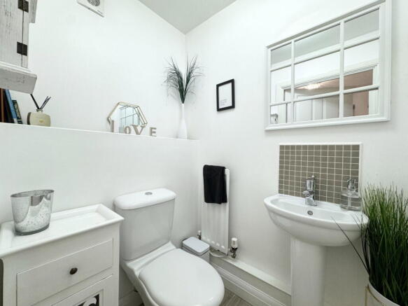 5 bed Detached for sale Image 10
