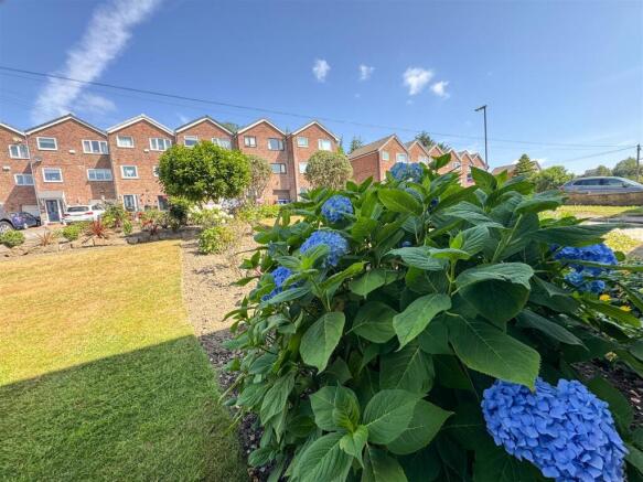 FRONT GARDEN