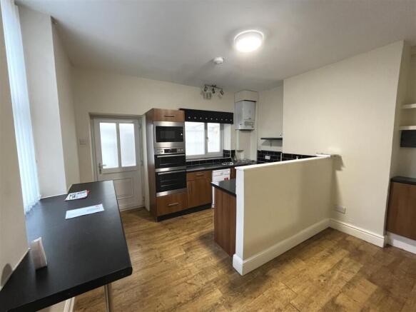 Kitchen2.jpg