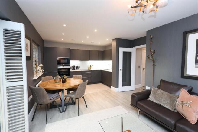 KITCHEN / RECEPTION