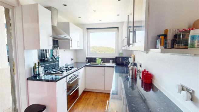 3 bed Semi-Detached for sale Image 8